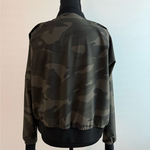Albion Women's Green Camouflage Bomber Jacket - Picture 13 of 15